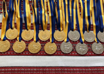 У школі без медалей: Міносвіти скасувало золоті та срібні відзнаки для випускників