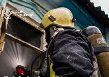 У Шосткинському районі рятувальники загасили пожежу в житловому будинку