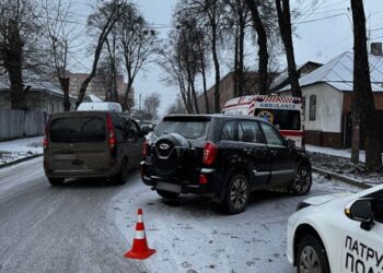 У Сумах в ДТП постраждала водійка