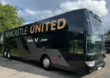 ВІДЕО. Неймовірне диво техніки. Як виглядає новий автобус Ньюкасла