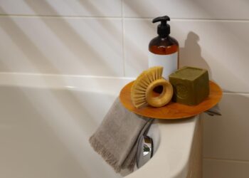 За дві хвилини стане білосніжною: мама підлітка показала, як миє ванну