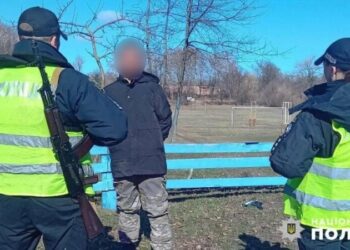 Мешканці Ульянівки спіймали озброєного зловмисника: поліція розслідує обставини розбійного нападу на працівницю пошти