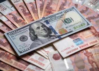 В РФ долар упав до мінімума за сім місяців