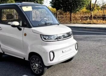 Права не потрібні: у Німеччині представлено бюджетний електрокар за 8000 євро (ФОТО)