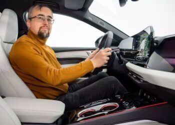 Найдешевший Audi A6 отримав дивну приладову панель (ФОТО)