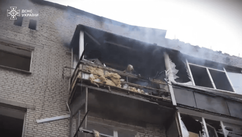 Моторошні кадри евакуації людей на місці вибуху у Сумах