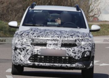 Фотошпигуни впіймали оновлений Dacia Sandero Stepway під час тестів