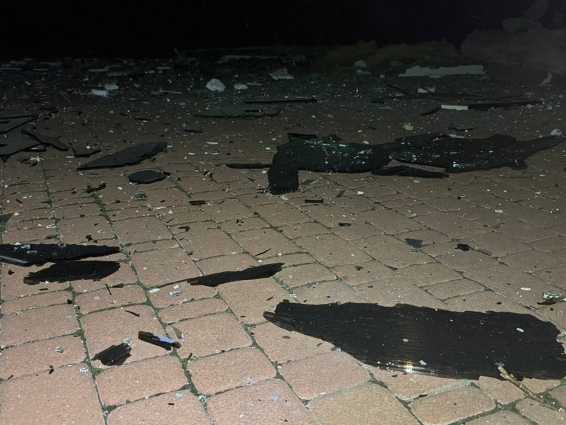 Росіяни атакували медзаклад у Сумах: пошкоджені вікна та автівки