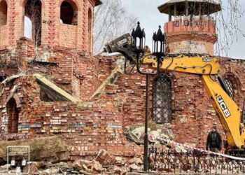 МВА знищує спогади сумчан: чи законно у дитячому парку «Казка» демонтують замок?