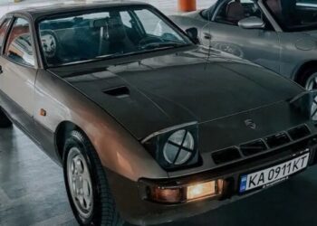 У Києві помітили рідкісний заряджений Porsche 80-х (ФОТО)