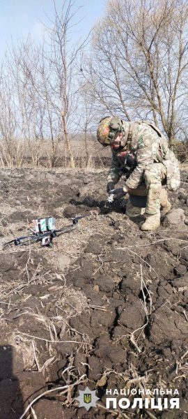 Вибухотехніки поліції знешкодили ворожий квадрокоптер, що намагався атакувати на Сумщині