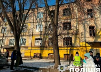 Масована атака безпілотників по Сумах: поліція фіксує наслідки влучань