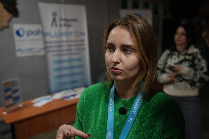 Як допомагають евакуйованим у транзитному центрі у Сумах?