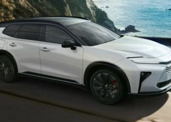 Кросовер Toyota з низькою витратою палива показали на нових фото