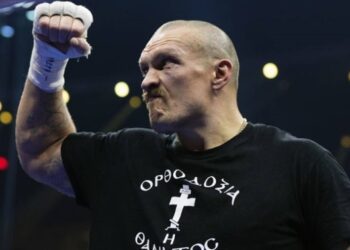 Усик відреагував на ультиматум WBO про захист проти Паркера