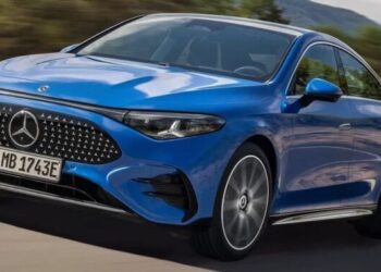 Новий недорогий седан Mercedes показали на офіційних фото