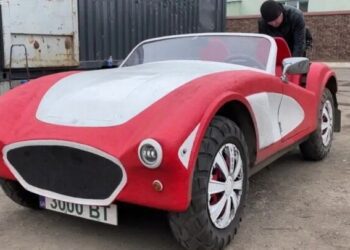 В Україні створили оригінальний електричний кабріолет у ретростилі (ВІДЕО)