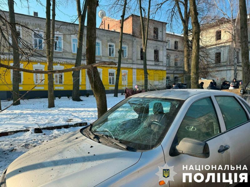 Масована атака безпілотників по Сумах: поліція фіксує наслідки влучань