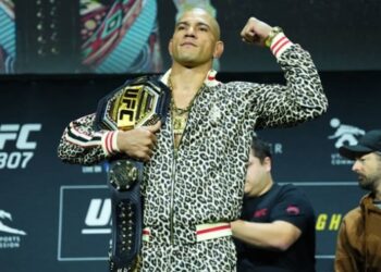 Чемпіон UFC не відмовився від ідеї бою з Усиком