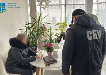 Чотирьох сумчан обіцяла доправити в Молдову за 48 тисяч доларів: правоохоронці викрили схему вивезення чоловіків за кордон
