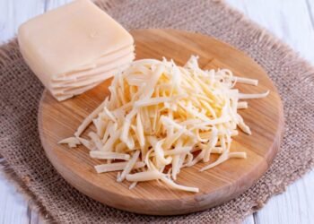 Ціни на сир в Україні тільки зростають: аналітики назвали причини подорожчання