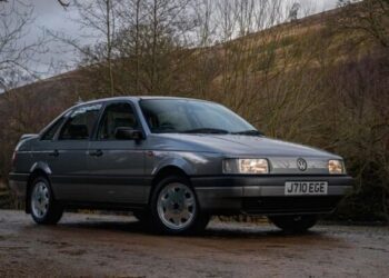Гість із 90-х: виявлено 34-річний Volkswagen Passat B3 із пробігом 1270 км (ВІДЕО)