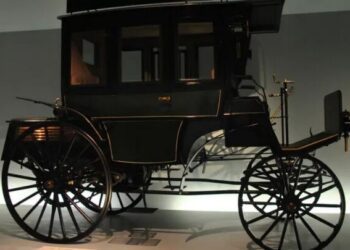 Яким був перший автобус у світі 130 років тому (ФОТО)