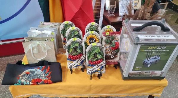 До Дня Конституції України у волонтерському центрі «Шостка-Добро» відбувся розіграш лотереї