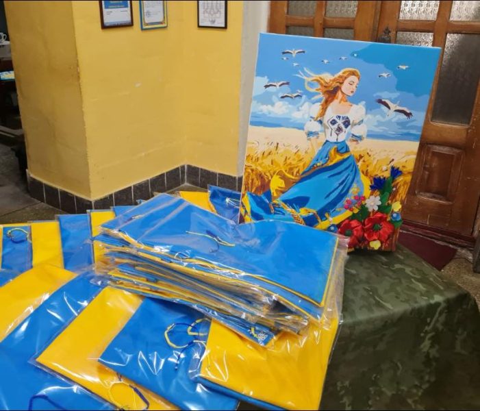 До Дня Конституції України у волонтерському центрі «Шостка-Добро» відбувся розіграш лотереї