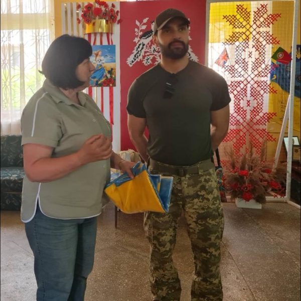 До волонтерского центру “Шостка-Добро” завітав військовослужбовець – співак та артист Віталій Козловський