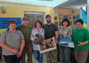 До волонтерского центру “Шостка-Добро” завітав військовослужбовець – співак та артист Віталій Козловський