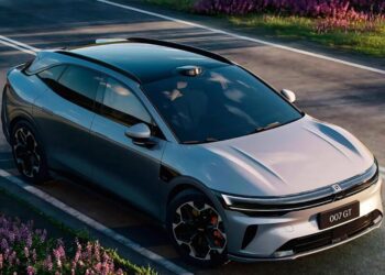 Потужність суперкара та практичність універсала: перші фото нового Zeekr 007 GT