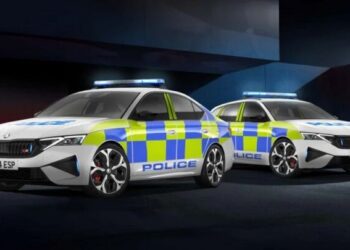 Поліцейський спорткар: Skoda випустила потужне патрульне авто (ФОТО)