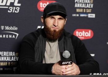 Магомед Анкалаєв відповів Прохазці: “Ти не повинен розмовляти”