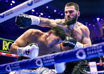 Менеджер Бівола відповів, чи загрожує Дмитру втрата титулів у разі третього бою з Бетербієвим