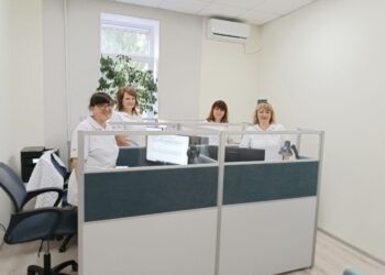 На базі Шосткинської ЦРЛ відкрився Call-центр, зателефонувавши можна записатися на прийом до лікаря та дізнатися інформацію про роботу будь-якого медзакладу громади