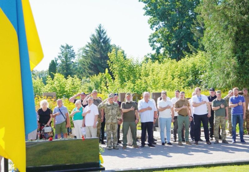 На Сумщині відзначили День Конституції України : підняли найвищий прапор в області та вручили державні нагороди