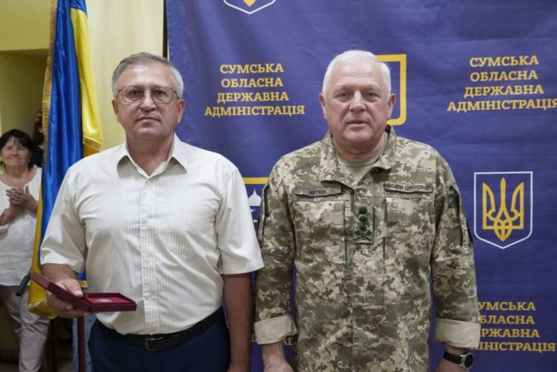 На Сумщині відзначили День Конституції України : підняли найвищий прапор в області та вручили державні нагороди