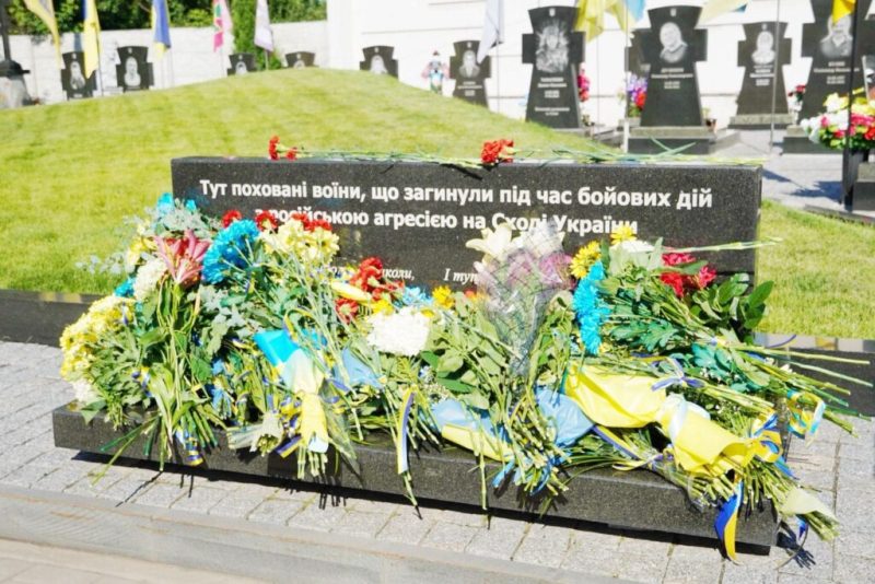 На Сумщині відзначили День Конституції України : підняли найвищий прапор в області та вручили державні нагороди