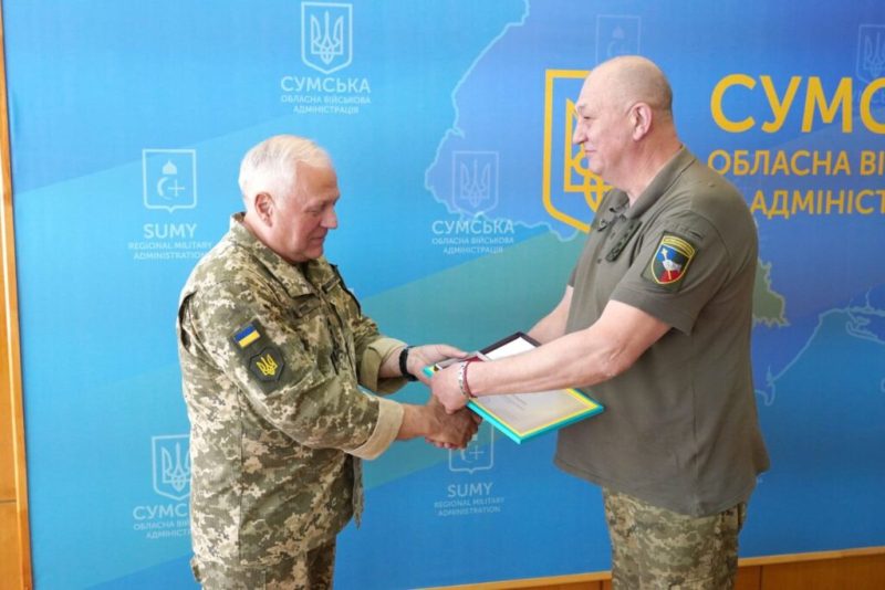 На Сумщині відзначили День Конституції України : підняли найвищий прапор в області та вручили державні нагороди