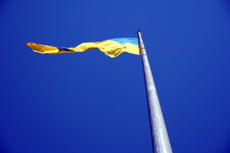 На Сумщині відзначили День Конституції України : підняли найвищий прапор в області та вручили державні нагороди