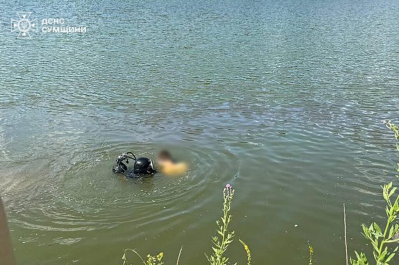 На Сумщині знов потонула дитина: рятувальники дістали зі ставка тіло хлопчика