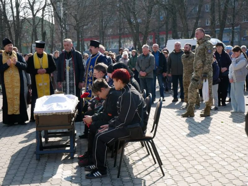 На захисті небес: роменці попрощалися з Воїном Віктором Кіктьовим