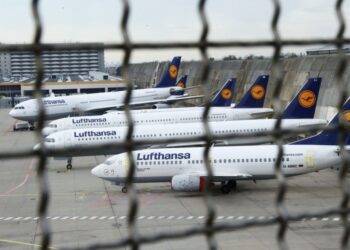 Найбільші аеропорти Німеччини зупинять роботу на цілу добу: визначено дату