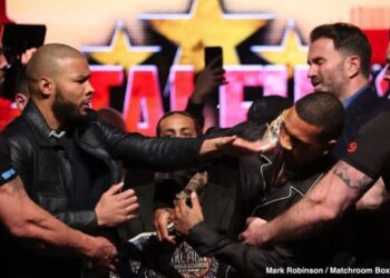 Найдорожча реклама яєць в історії! Стала відома сума штрафу для Кріса Юбенка через удар яйцем по обличчю Конора Бенна