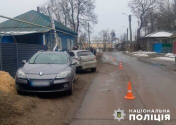 Наїхав на паркан: поліція Шостки встановлює обставини ДТП з травмованим водієм