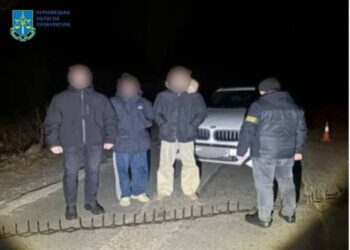 Перевозив мешканців Сумщини та Київщини: на Буковині затримали співробітника Головного сервісного центру МВС, який нелегально переправляв чоловіків за кордон