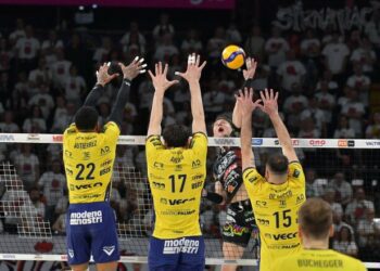 Плотницький провів результативний матч на старті плей-оф