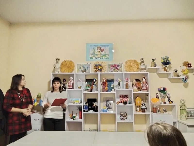 Роботи учасників ГО «Майстри Конотопа» експонуються в територіальному центрі соціального обслуговування