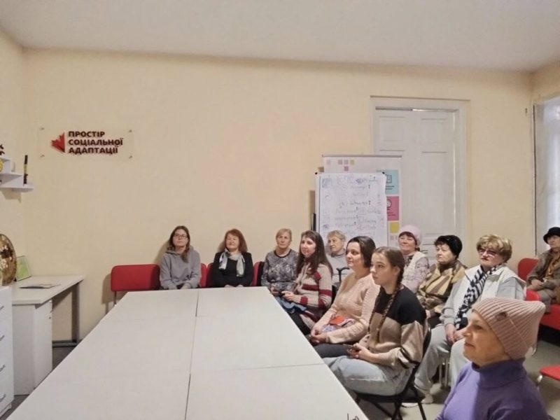 Роботи учасників ГО «Майстри Конотопа» експонуються в територіальному центрі соціального обслуговування